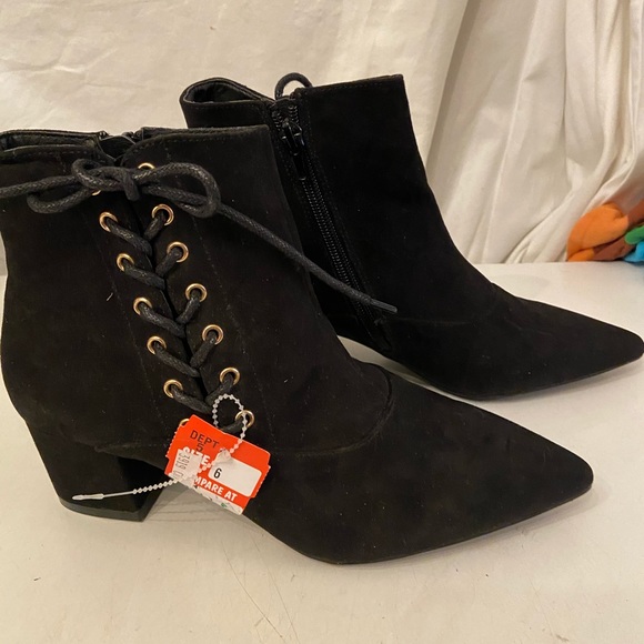 Metaphor Shoes - Metaphor black faux suede ankle boots NEW 6
